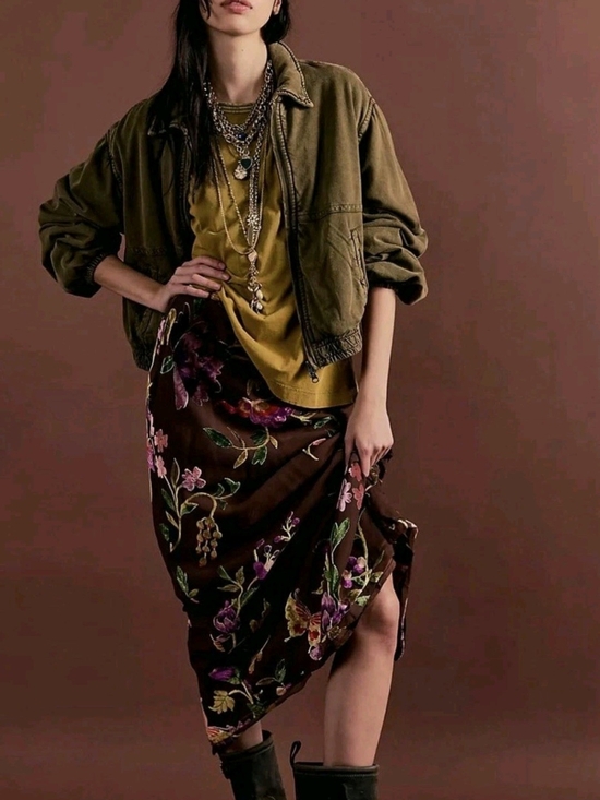 Free People Dresses & Skirts - Free People Chocolate Brown Floral Embroidered Midi Skirt